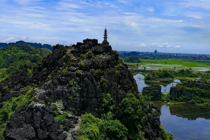 Ninh Ninh daily tour: Am Tien Cave- Mua Cave and Trang An boat ride - From Hanoi Old Quarter to Ninh Binh by limousine bus