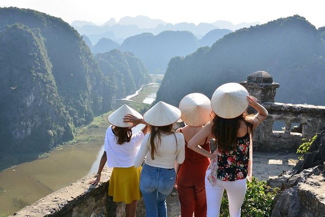 Ninh Ninh daily tour: Am Tien Cave- Mua Cave and Trang An boat ride - Lunch, guides, and group size: what your day feels like