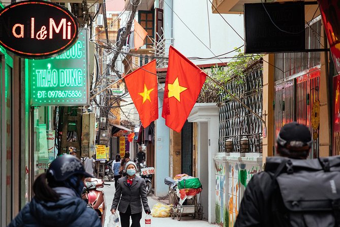 Off the Beaten Track in Hanoi: Private City Tour - Meeting Point in Nghĩa Tân: Easy to Find, No Hotel Pickup