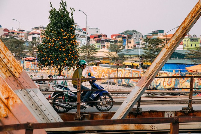 Off the Beaten Track in Hanoi: Private City Tour - Stop 3: Chùa Tăng Phúc and the Surprise of Graveyard Views