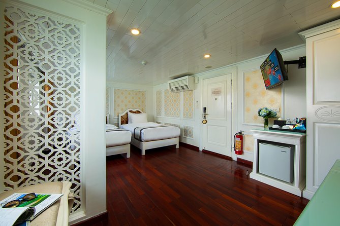(Official) Signature Royal Cruise - 03 days 02 nights program - Day 1 on board: Vung Vieng village + cooking class + sunset time