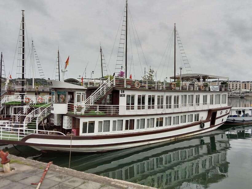 Optional Halong Bay Day Cruise with Caves, Islands & Lunch - Meeting Points and Getting Oriented Without Stress