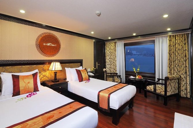 Overnight Halong Bay Cruise on the Starlight - Day 1 evening: happy hour, mini-golf, and the fun stuff between meals