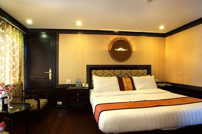 Overnight Halong Bay Cruise on the Starlight - Day 2: sunrise tai-chi and Hang Luon Cave by kayak or bamboo boat