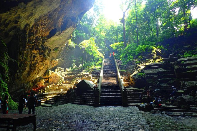 Perfume Pagoda Full-Day Guided Tour from Hanoi - All Inclusive - Lunch at the bottom: fuel for the climb and calm