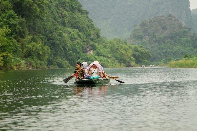 Perfume Pagoda Pilgrimage Full-day Tour - Giai Oan Spring and Tuyet Son Pagoda on the return