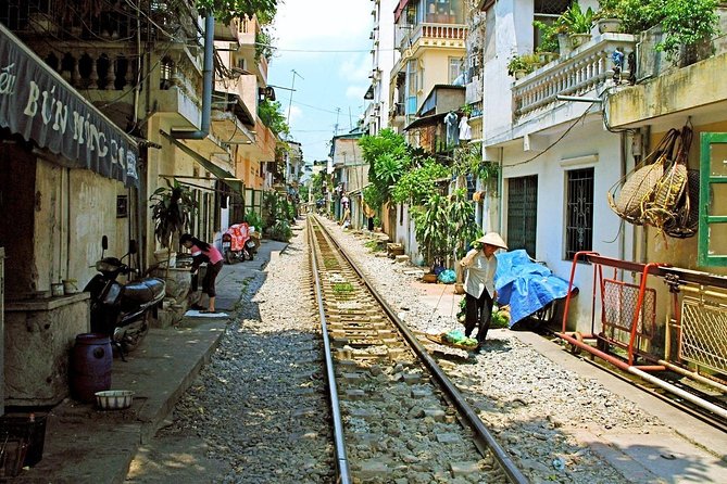 Picturesque Vietnam tour - Bac Ha Day 6 and Sapa transfer: markets, animal trading, then mountain town time