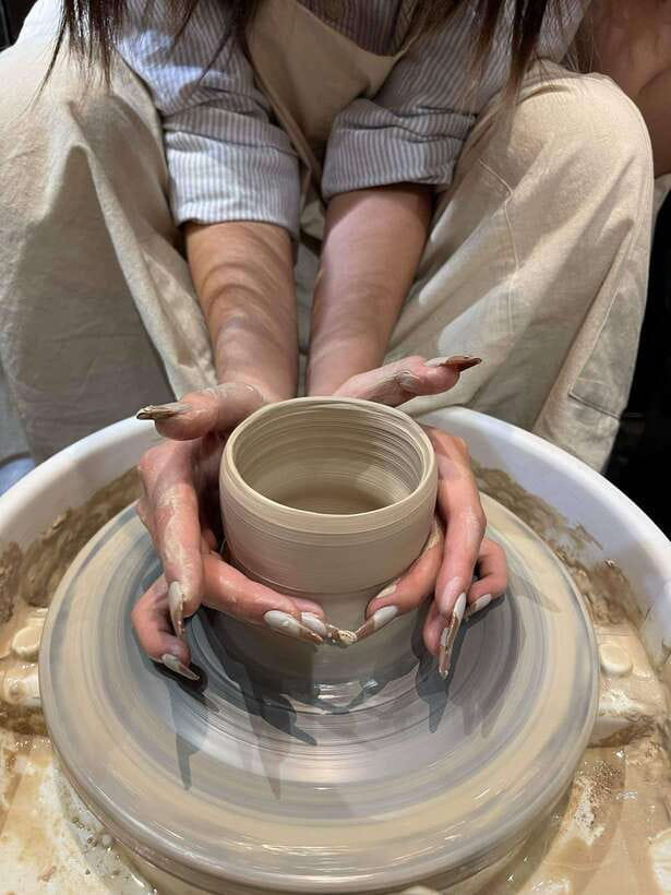 Pottery with Local Artist – Fast Firing, Ships Worldwide - What happens during the 1 hour to 150 minutes session