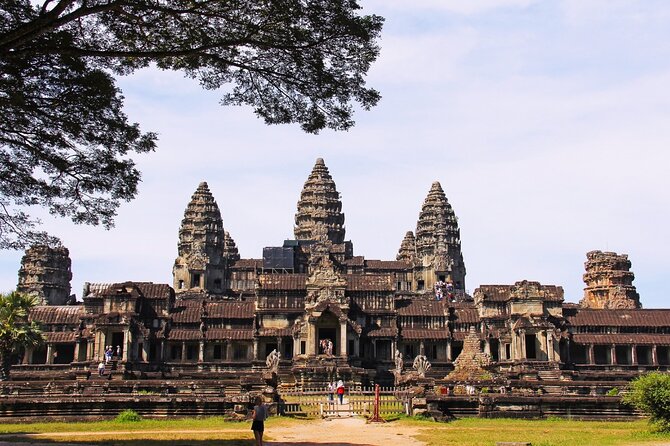Private 15-Day Tour in Vietnam Laos and Cambodia - Tonle Sap and the smaller temples that add variety