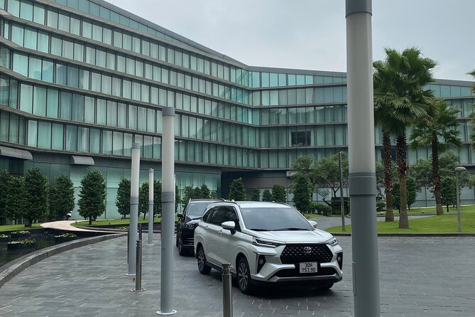 PRIVATE 4 seats - Hanoi Airport Transfer; Arrival or Departure - What the 4-seat car and luggage limits mean in real life