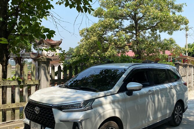 PRIVATE 4 seats - Hanoi Airport Transfer; Arrival or Departure - Departure drop-off: leaving on time from the Old Quarter area