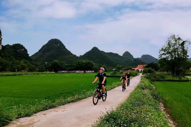 Private Boat and Biking Tour in Ninh Binh (Trang An - Hang Mua) - Bich Dong Pagoda: How Caves, Roofs, and Mountain Views Tell a Story