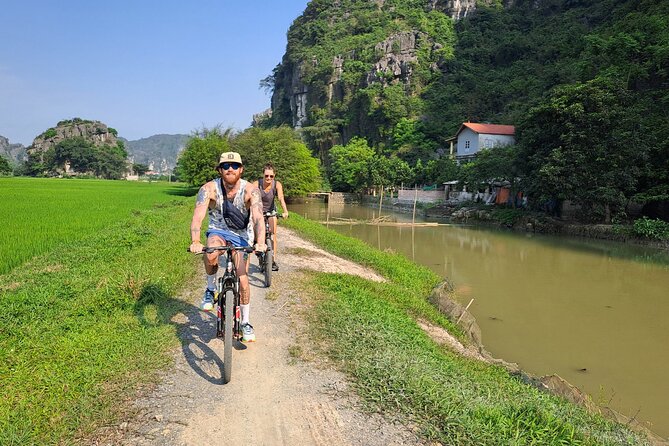 Private Boat and Biking Tour in Ninh Binh (Trang An - Hang Mua) - Trang An Grottoes by Sampan: The Limestone Caves Up Close