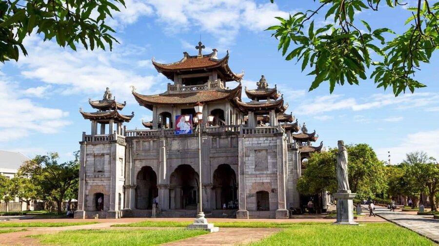 Private Car/Bus Renting Hanoi - Ninh Binh - Halong - Sapa... - Van Long Natural Reserve Boat Ride Through Reed Fields and Limestone
