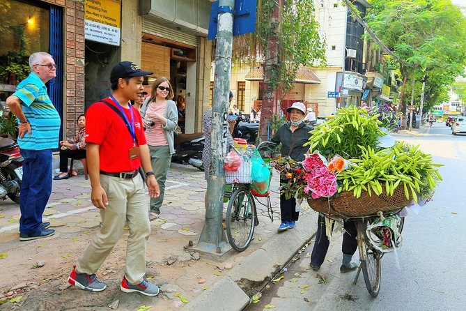 Private Crowd Free Hanoi: Morning Highlights of the City Experience - Hoa Lo Prison: the Hanoi Hilton visit that needs a good guide