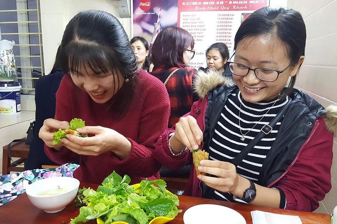 Private food tour with Real Foodie - Duờng Tau (Train Street): how to watch safely, not just quickly