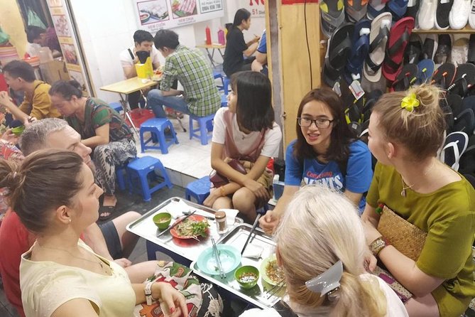 Private food tour with Real Foodie - Dong Xuan Market: where shopping culture meets snack thinking