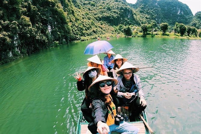 Private Full-Day Tour to Halong Bay from Hanoi - Vietnamese food on the private cruise (and why it matters)
