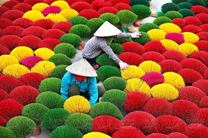 Private Half Day Tour to Quang Phu Cau Incense village from Hanoi - Stop 1: Duong Tau in the Old Quarter train alley