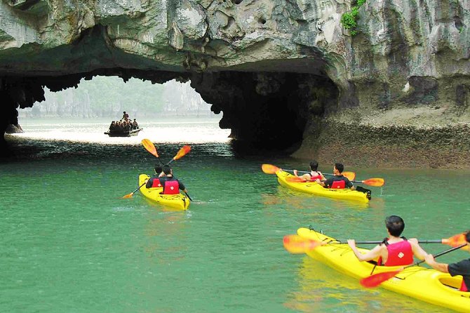 Private Halong Bay In Day - Boarding at Tuan Chau: the cruise starts fast