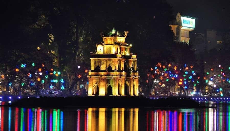Private Hanoi City Half Day Tour - West Lake and Tran Quoc Pagoda: Hanoi’s oldest pagoda in a calm setting