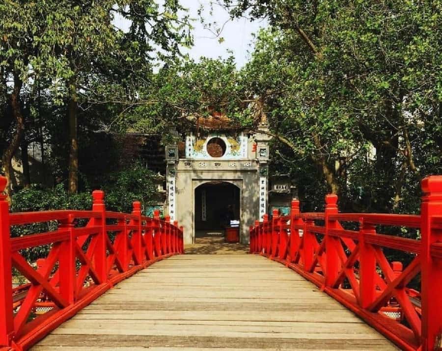 Private Hanoi City Half Day Tour - Ngoc Son Temple at Hoan Kiem Lake: the spiritual heart of the city