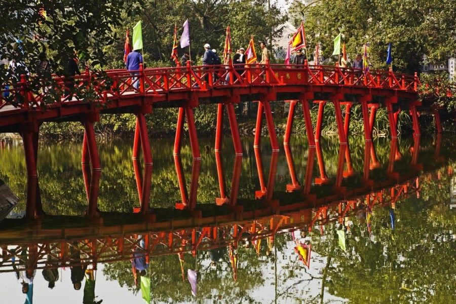 Private Hanoi City Tour: HoChiMinh Mausoleum & Water Puppet - One-Pillar Pagoda and Quan Thanh Taoist Temple: two kinds of sacred calm