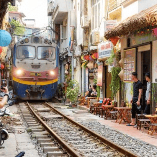 [Private] Hanoi Food Tour with Train Street Visit - Train Street: how the railway scene shapes the whole tour