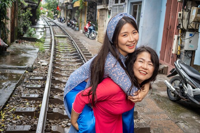 Private Hanoi Photoshoot – Iconic Spots & Hidden Gems - Stop 4: Dong Xuan Market for Texture and Real Street Color