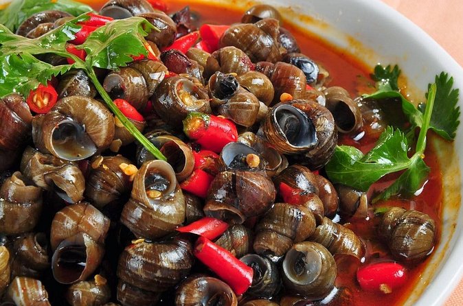 Private Hanoi Street Food Tour with MICHELIN Highlights - Entering Hanoi’s Old Quarter for Seafood, not just snacks
