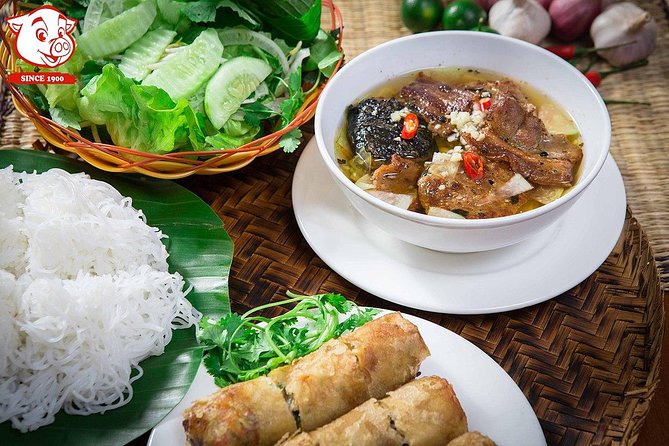 Private Street Food Tour - Walking Hanoi Old Quarter - The route in the Old Quarter: walking speed, food stops, and street smarts