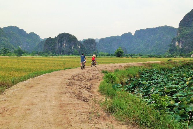 [Private] Tam Coc Boat-ride & Bich Dong Pagoda - Day tour - Morning drive from Hanoi: settle in for the 2.5-hour approach