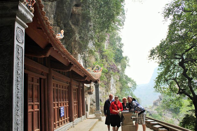 [Private] Tam Coc Boat-ride & Bich Dong Pagoda - Day tour - Lunch at a local restaurant: fuel without derailing the day