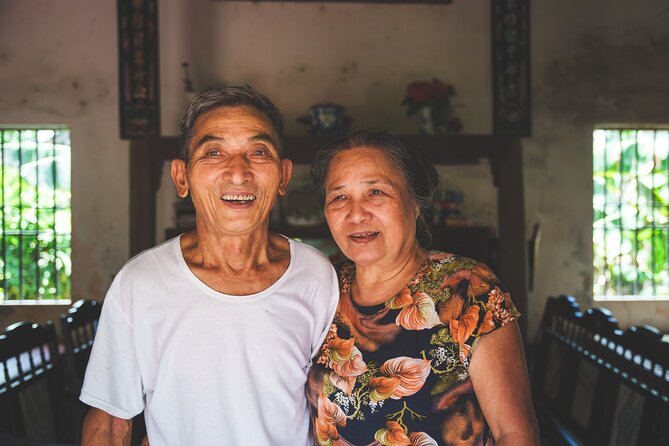 Private tour - Authentic craft village experience - Stop 2: Chuong Village nón lá hats, artisans, and one powerful historical thread
