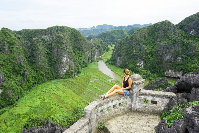 PRIVATE TOUR Ninh Binh One Day - Hoa lu- Tam Coc - Mua Cave - Lunch at Midday: a Set Menu That Actually Feeds You