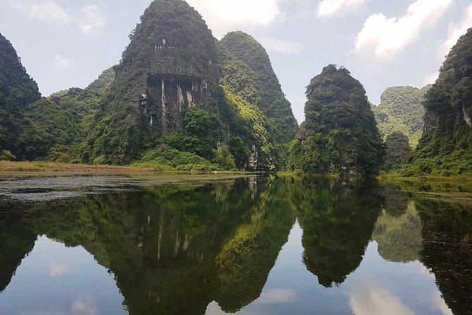 [Private] Trang An Boat Ride and Hoa Lu Temples - Day tour - The 7:30 AM drive: leaving Hanoi without wasting your day