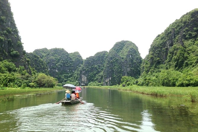 [Private] Trang An Boat Ride and Hoa Lu Temples - Day tour - Hoa Lư temples: seeing Đinh and Lê history through the places that remain