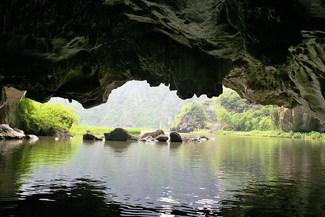 [Private] Trang An Boat Ride and Hoa Lu Temples - Day tour - Price and value: what $72 is really buying you
