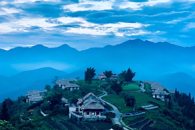 Private Transfer One Way From HANOI > SAPA - Communication and Driver Care: Mr. Phan and Mr. Manh