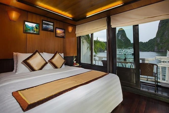 REINA - Ha Long Luxury Day Cruise - Ti Top Island and Soi Sim beach: swim time or viewpoint time