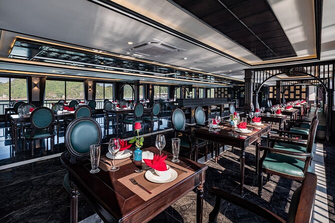 RITA CRUISE - LUXURY 5 STAR CRUISE in HALONG BAY from HANOI - Meals on board: from Vietnamese seafood to multi-course service (and vegan care)