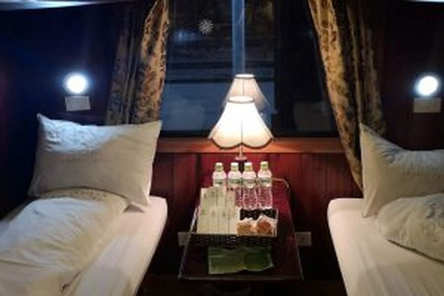 Sapa: 3-Day, 3-Night Trek and Hotel with Overnight Train - Guides, group size, and how to handle the selling pressure