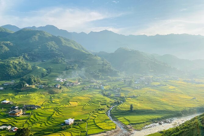Sapa 3D2N Homestay and Hotel Experience by Limousine Bus - Sapa Town on Day 1: Getting Oriented Without Rushing