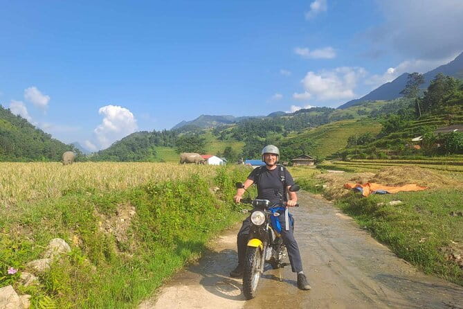 Sapa Adventure Motorbike Tour With Local Guide - Stop 1: Thác Bạc (Silver Falls) and the circular hike for waterfall views
