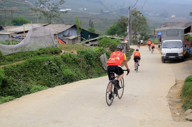 Sapa Easy Trekking Villages 2 days, 1 night: Meals, Local guide, 3 star hotels - Trek Pace: Easy Label, Real Mountain Walking