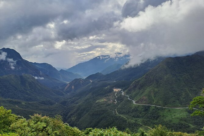 Sapa Love Silver Waterfall, Lonely Tree in Heaven Gate,San Sa Ho - Food and practical comfort: lunch + 1.5 liters of water for a reason