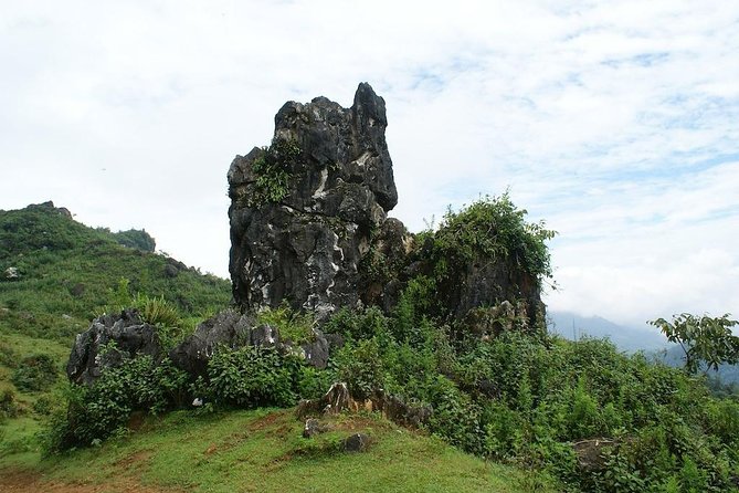 Sapa Mountain View and Villages Trek - Giang Ta Chai: Hmong life by the Muong Hoa river