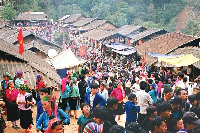 Sapa Trek Tours -2D1N Stay At 3*** -TRANSFER BY SLEEPING BUS - Meals, Water, and Drinks: Included Comfort That Protects Your Budget