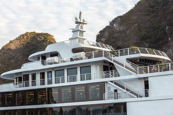 Sea Octopus Cruise - The Top Luxury Day Tour in Halong Bay - Lunch onboard: comfort food, dietary reality, and what to bring