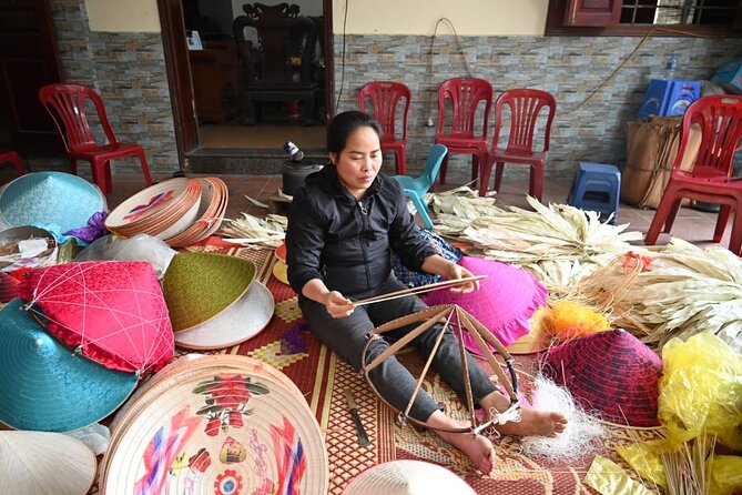 Secret Handicraft Villages of Hanoi ( Incense and hat Villages ) - Ha Thai lacquer painting: layers of resin and pigment